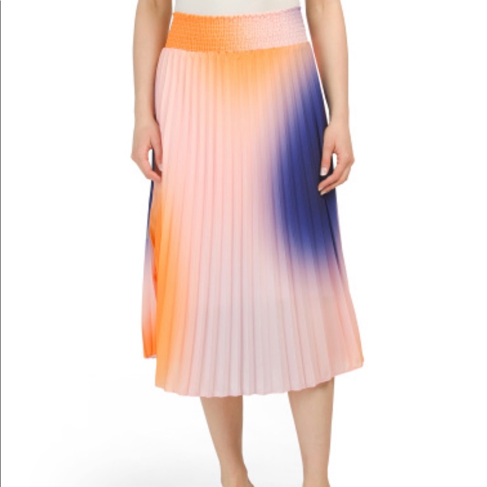 Flowing Pleated Skirt